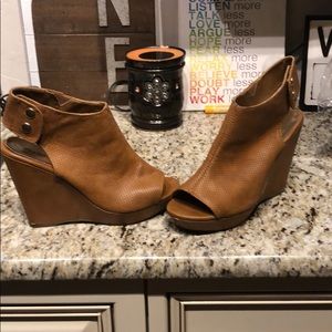Madden Girl Wedges